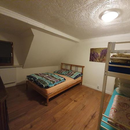Dachgeschosswohnung In Neumuenster 2 Zimmer ภายนอก รูปภาพ