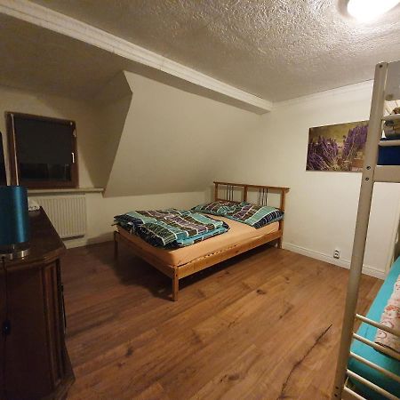 Dachgeschosswohnung In Neumuenster 2 Zimmer ภายนอก รูปภาพ