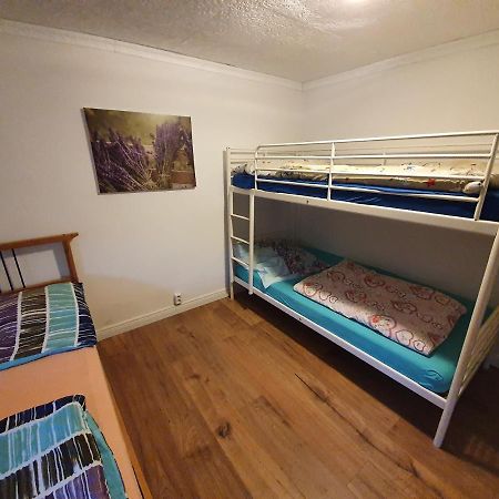 Dachgeschosswohnung In Neumuenster 2 Zimmer ภายนอก รูปภาพ