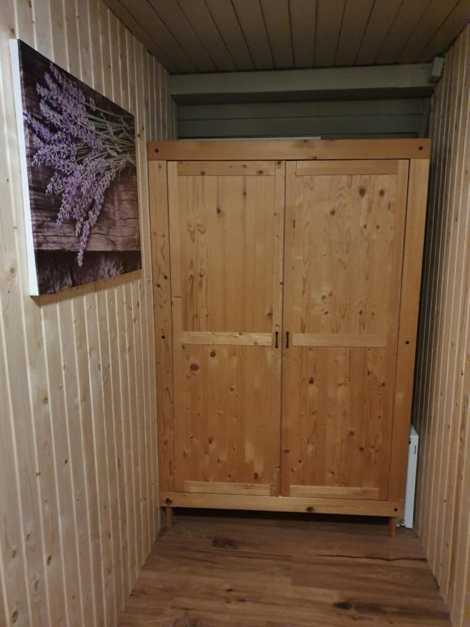 Dachgeschosswohnung In Neumuenster 2 Zimmer ภายนอก รูปภาพ