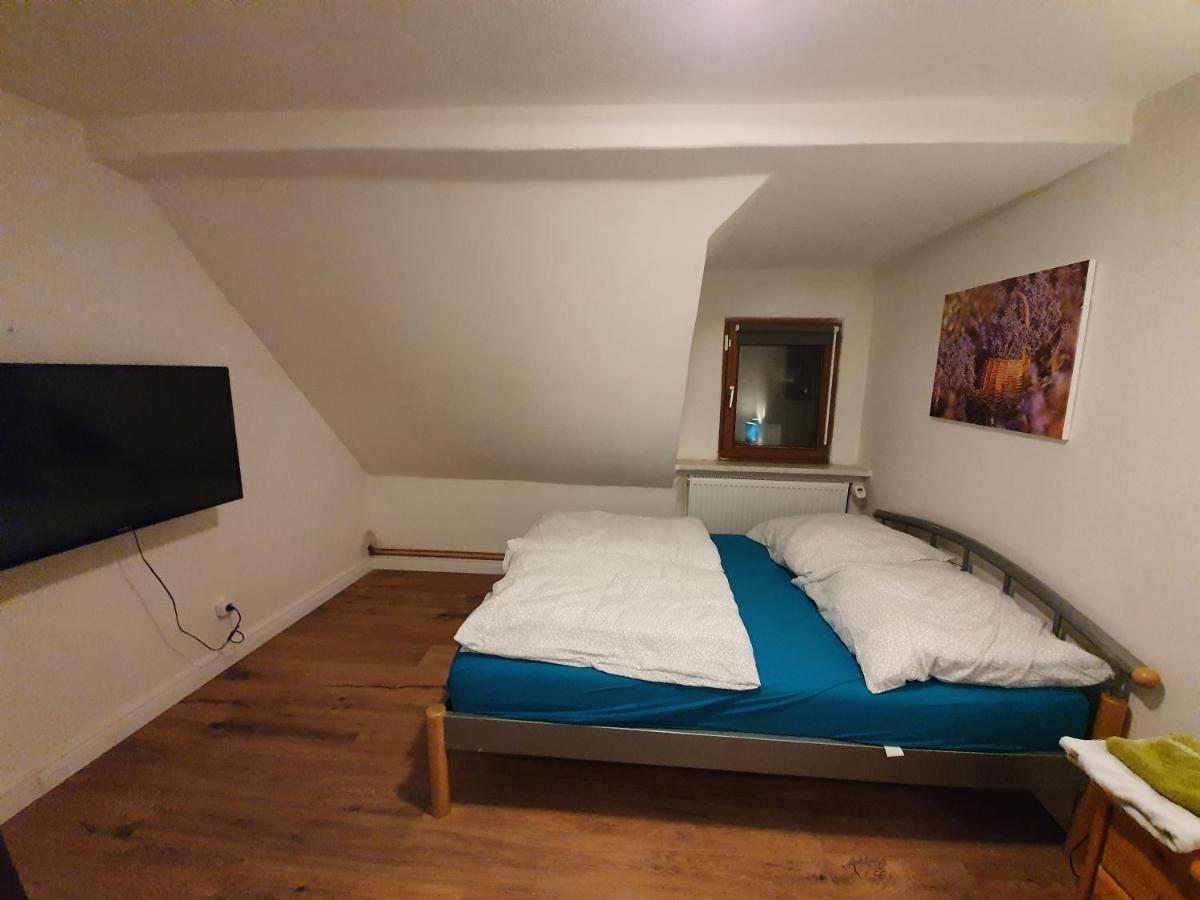 Dachgeschosswohnung In Neumuenster 2 Zimmer ภายนอก รูปภาพ