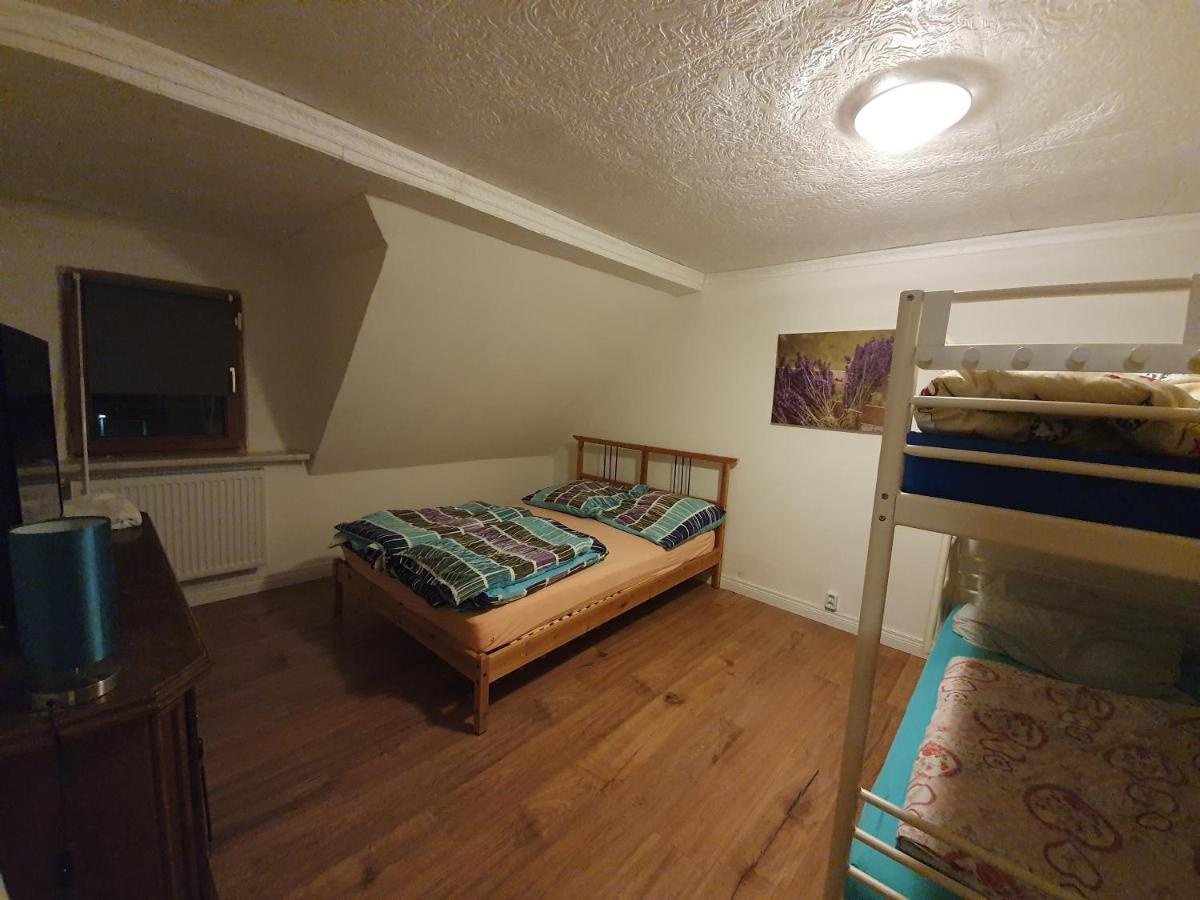 Dachgeschosswohnung In Neumuenster 2 Zimmer ภายนอก รูปภาพ