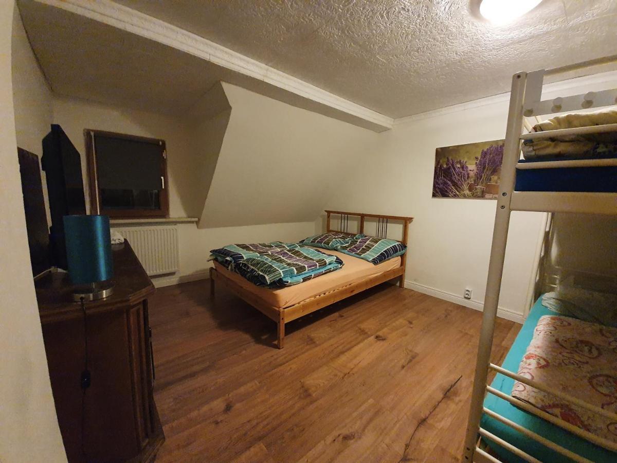 Dachgeschosswohnung In Neumuenster 2 Zimmer ภายนอก รูปภาพ