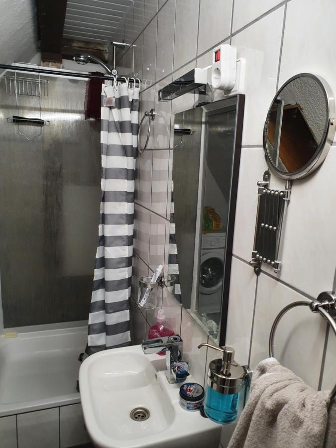 Dachgeschosswohnung In Neumuenster 2 Zimmer ภายนอก รูปภาพ