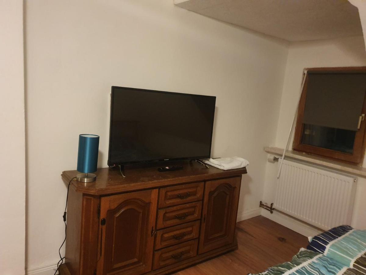 Dachgeschosswohnung In Neumuenster 2 Zimmer ภายนอก รูปภาพ